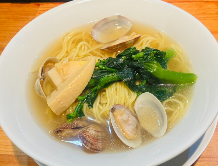 春の期間限定商品です🌸春のあさり塩らーめん バターソース添え